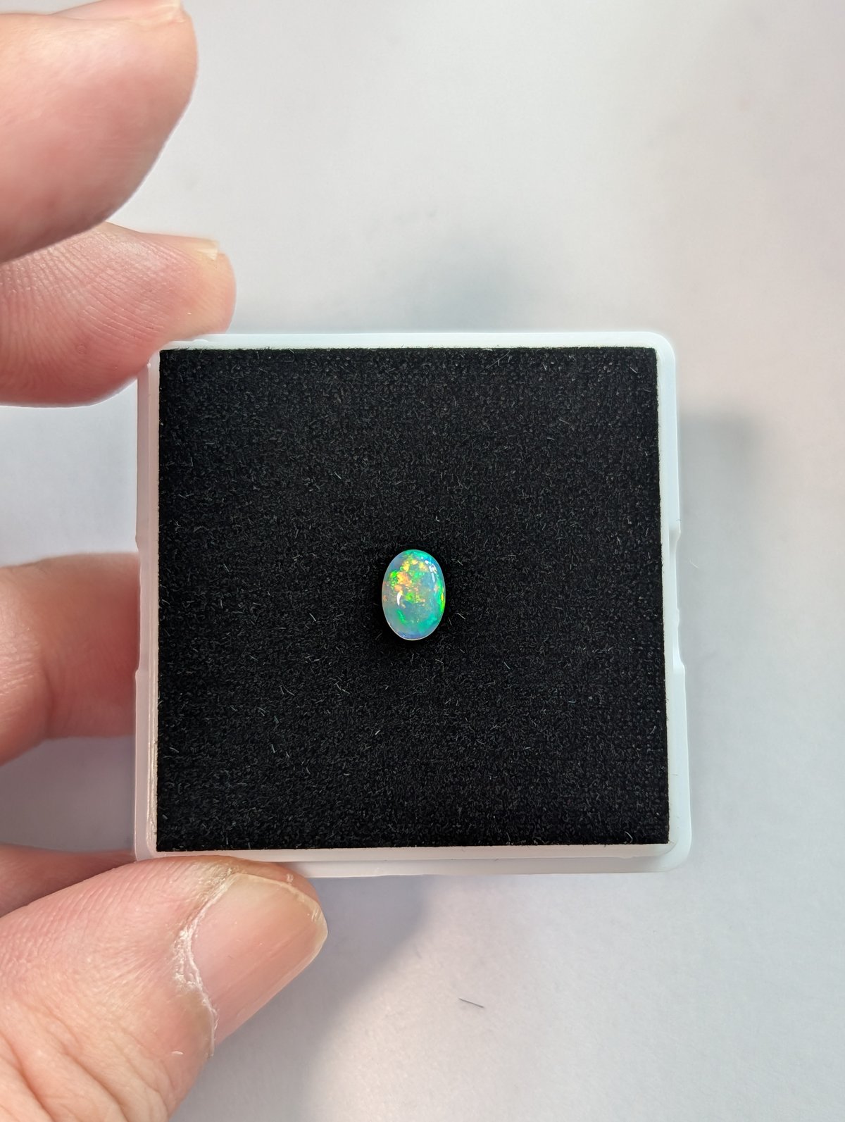 オーストラリア産 オパール 0.32ct 6.4×4.5mm オーバルカボション