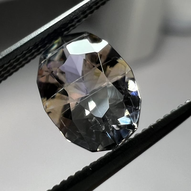 ゾイサイト 1.40ct 8.49×6.01mm オーバル カット ルース | 鈴木屋byJO