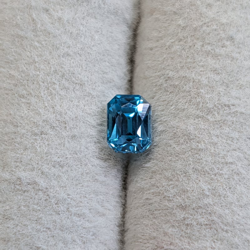 ブルージルコン 0.80ct 5.15×3.92mm オクタゴン ルース | 鈴木屋byJOA