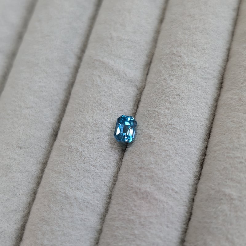 ブルージルコン 0.80ct 5.15×3.92mm オクタゴン ルース | 鈴木屋byJOA