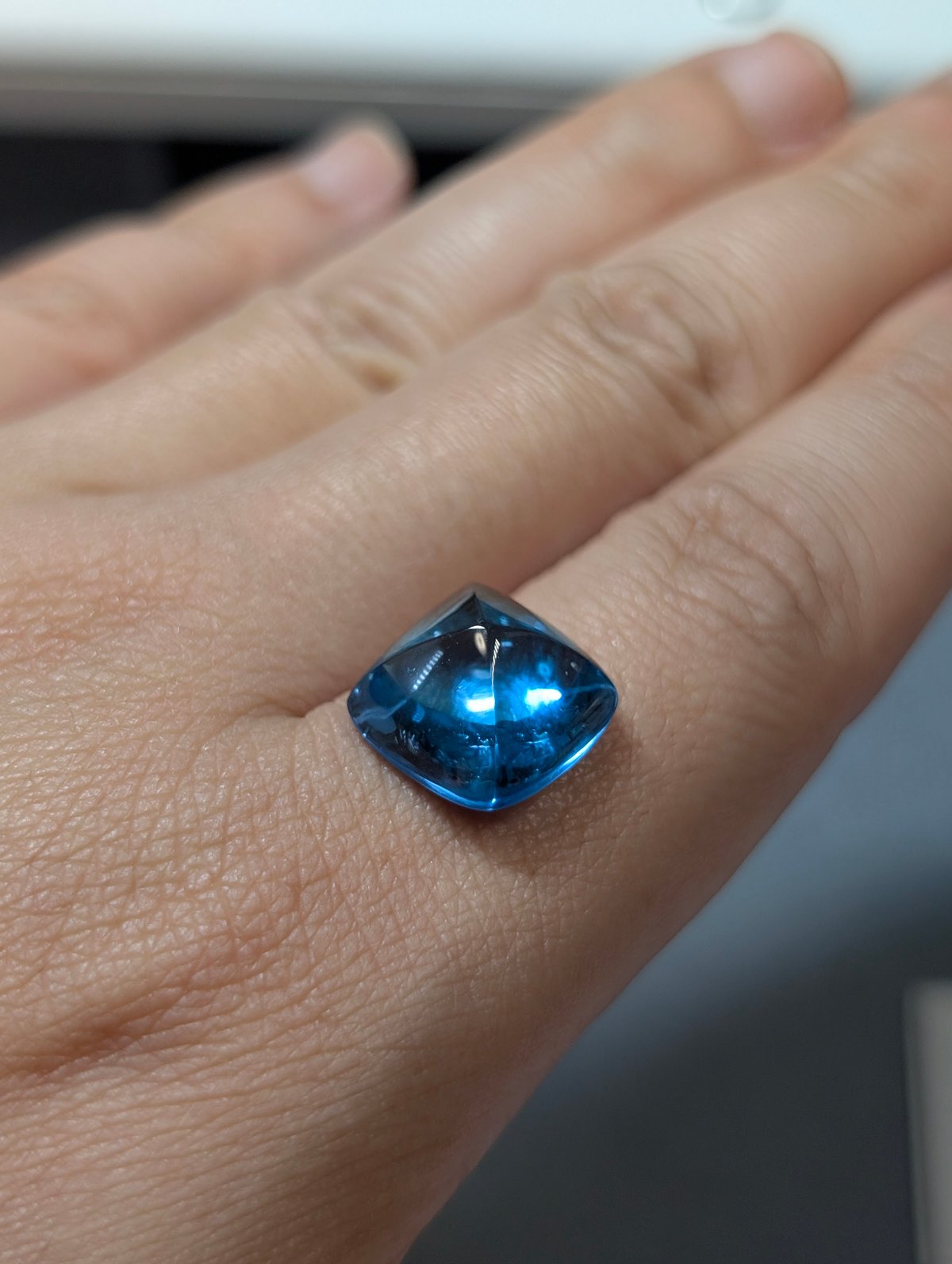 ブルートパーズルース　オーバルコンケーブカットのチャーム他　14kgf ロンドン ブルー トパーズ 11.32ct 15.05×12.91mm オーバル