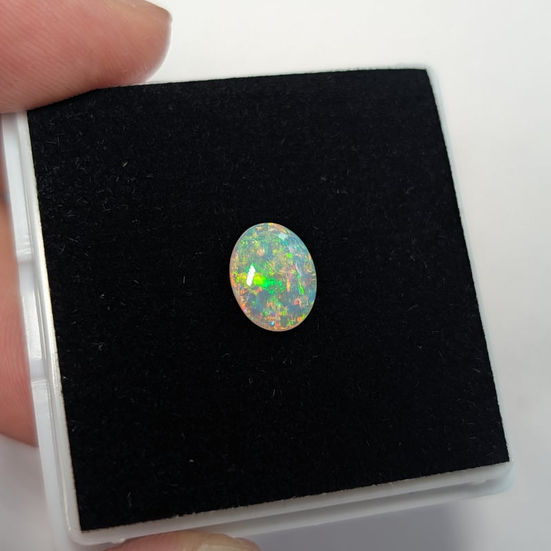 オーストラリア産 オパール 0.95ct 9.07×7.13mm オーバルカボション