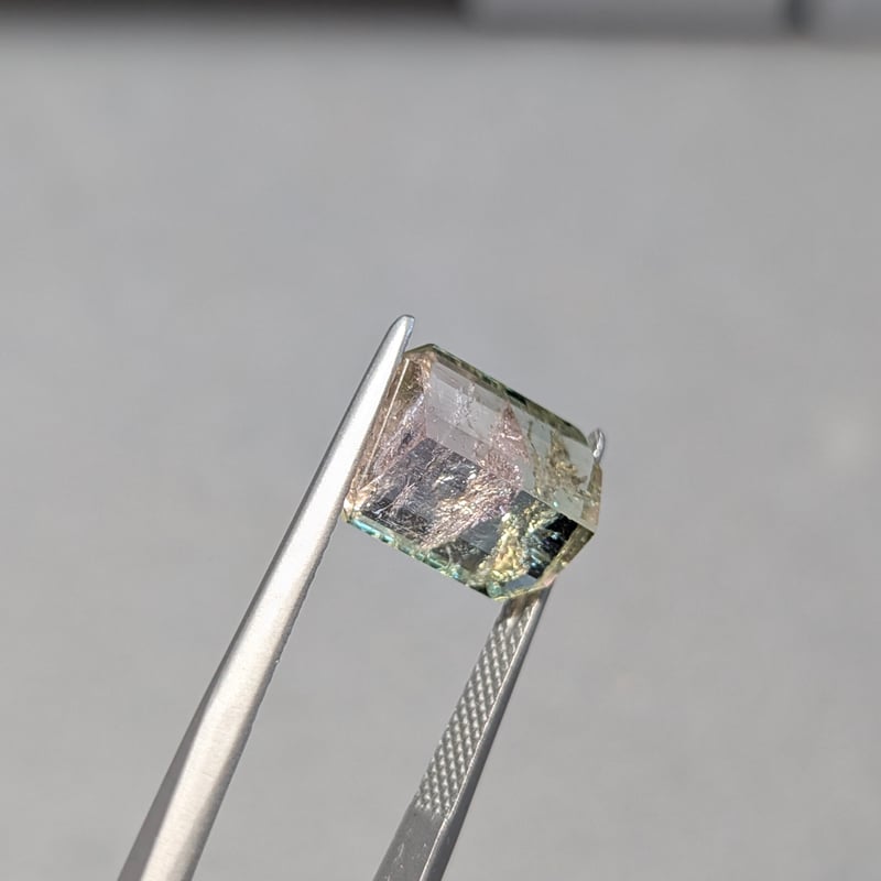 バイカラー トルマリン 5.72ct 11.32×9.12mm オクタゴンカット ルース