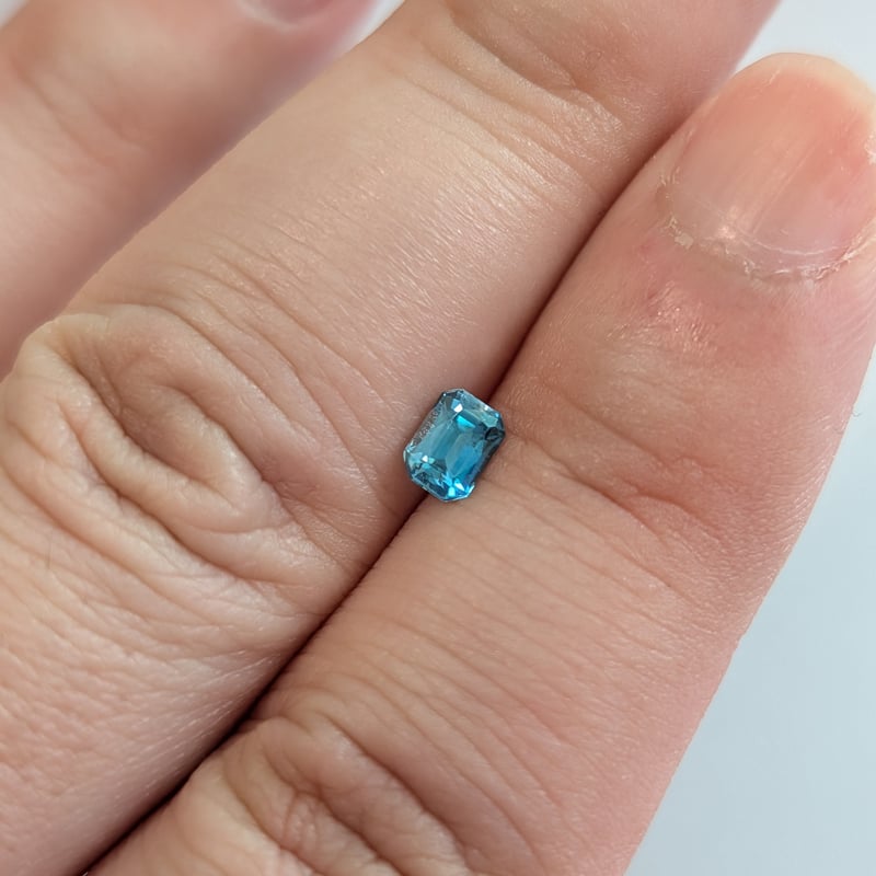 ブルージルコン 0.69ct 5.08×3.64mm オクタゴン ルース | 鈴木屋byJOA ブルージルコン 0.69ct 5.08×3.64mm オクタゴン ルース | 鈴木屋byJOA
