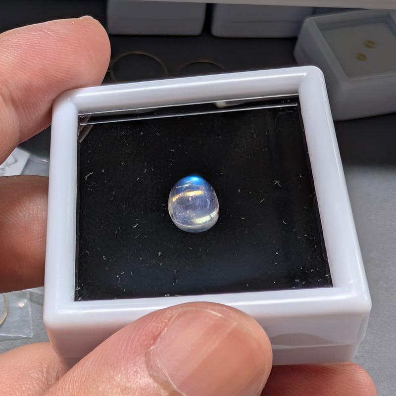 欠けありSALE品】ブルームーンストーン 2.13ct 8.92×7.01mm