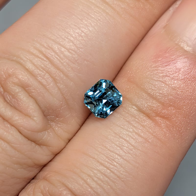 ブルートルマリン 0.86ct 5.24×5.05mm オクタゴンカットルース | 鈴木