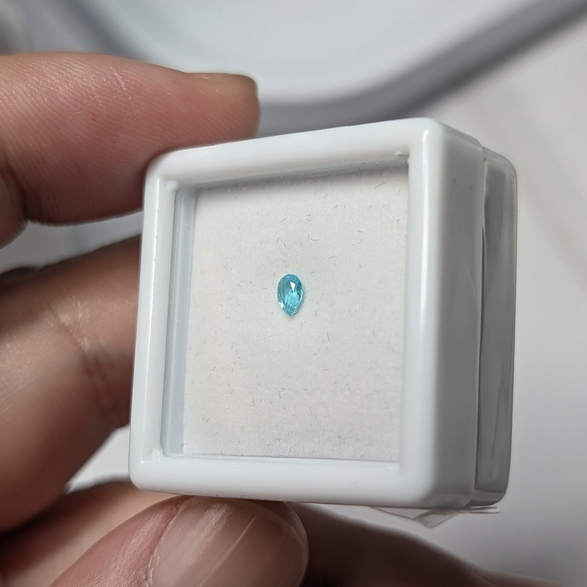 パライバトルマリン 0.087ct 3.48×2.52mm ペアシェイプ カット ルース |