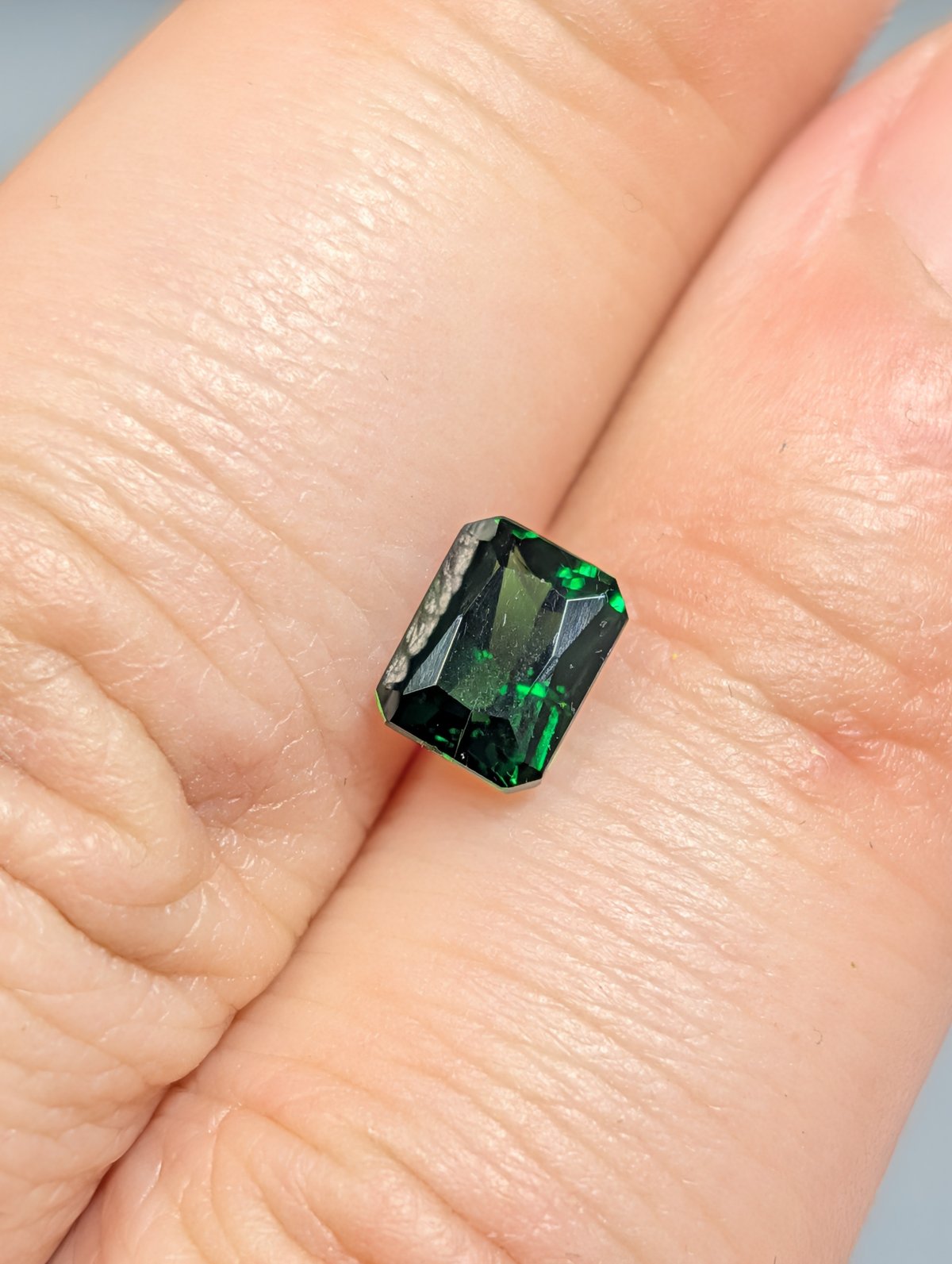 濃い色！ツァボライト 1.30ct 6.53×5.13mm オクタゴン カット ルース 