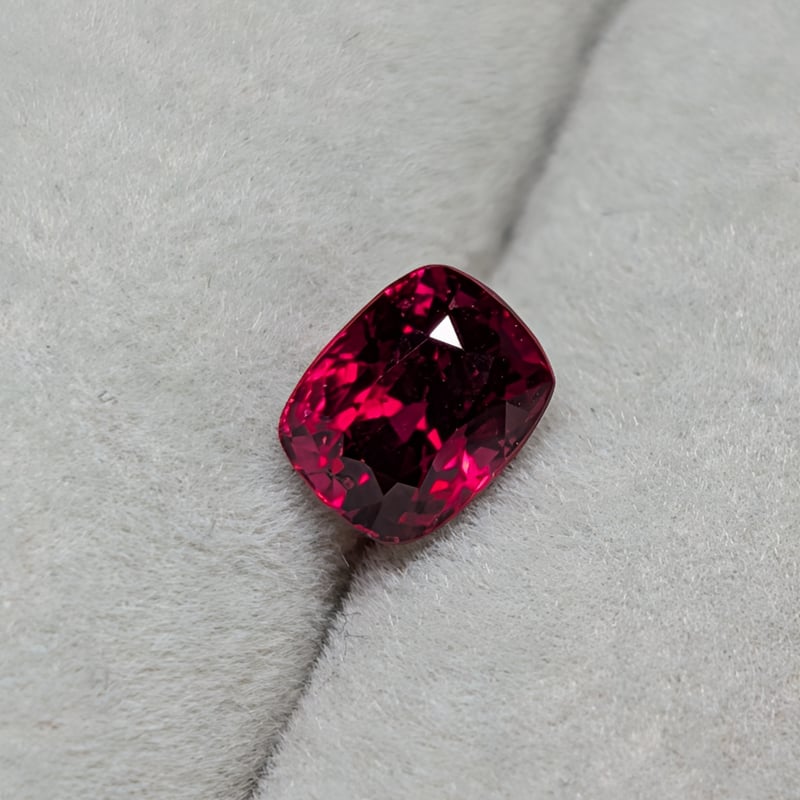 ホットレッドスピネル 1.08ct 5.98×4.75mm クッションカット ルース