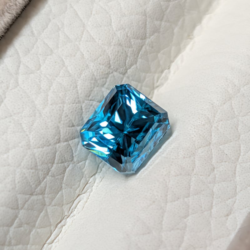 ブルー ジルコン 2.23ct 6.31×5.65mm オクタゴンカット ルース | 鈴木