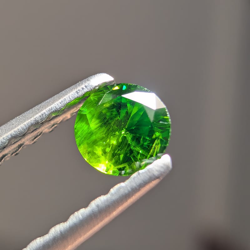 訳あり】超ホーステイルインクルージョン ロシア産 デマントイド