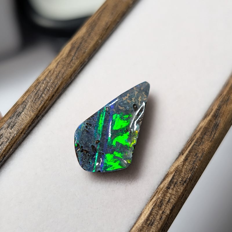 ボルダー オパール 5.59ct 21.6×11.5mm 変形カット ルース | 鈴木屋byJ