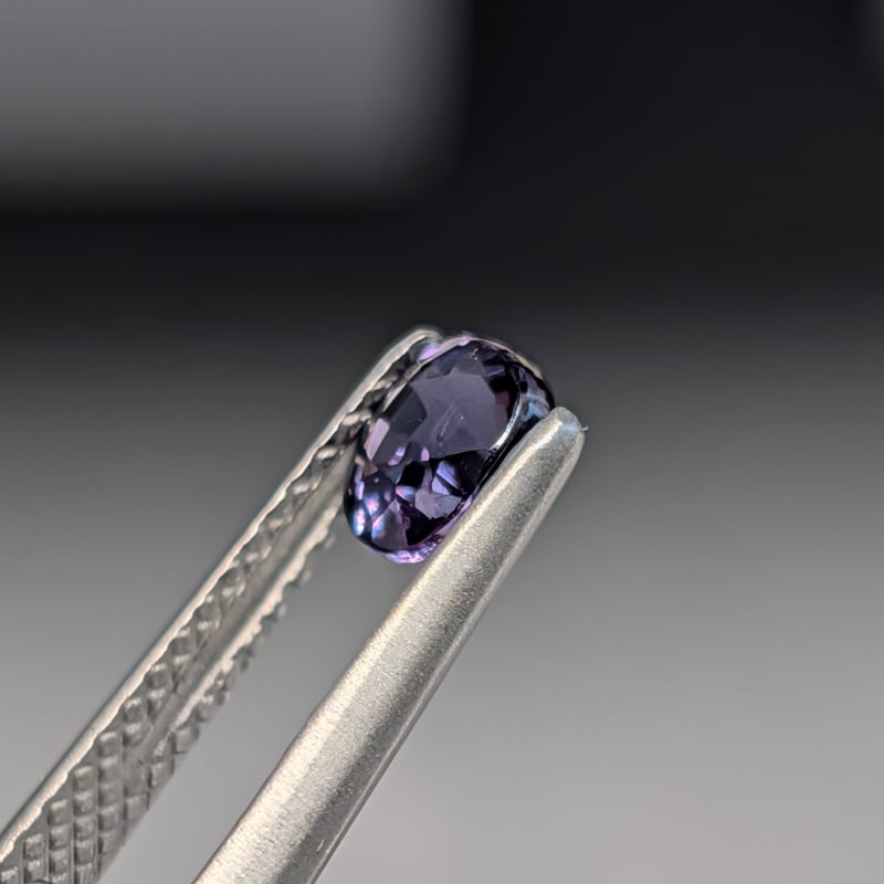 ベキリー ブルー カラーチェンジ ガーネット 0.78ct 5.00×4.60mm