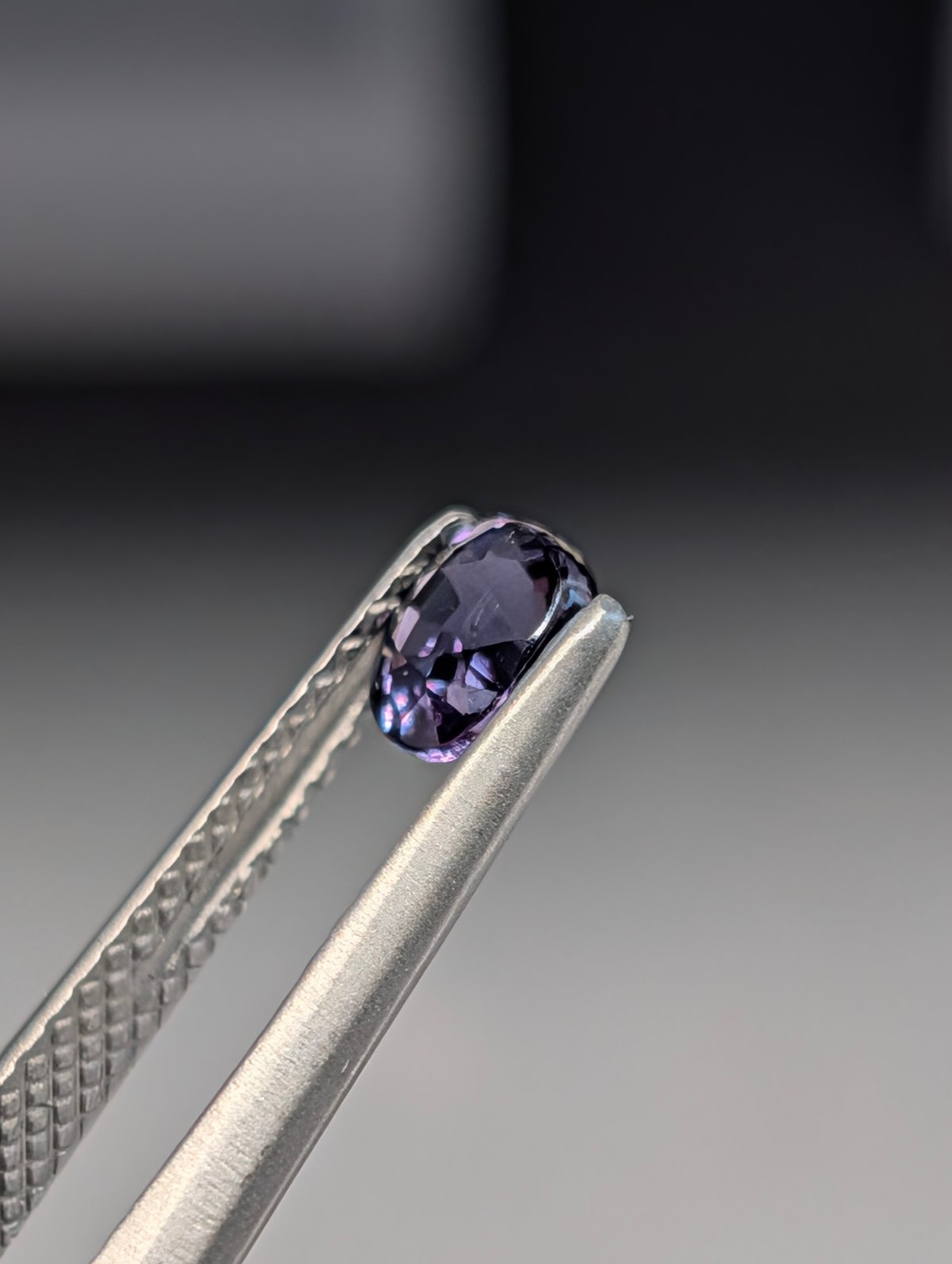no.218 賑やかなガーネット ベキリー ブルー カラーチェンジ ガーネット 0.78ct 5.00×4.60mm