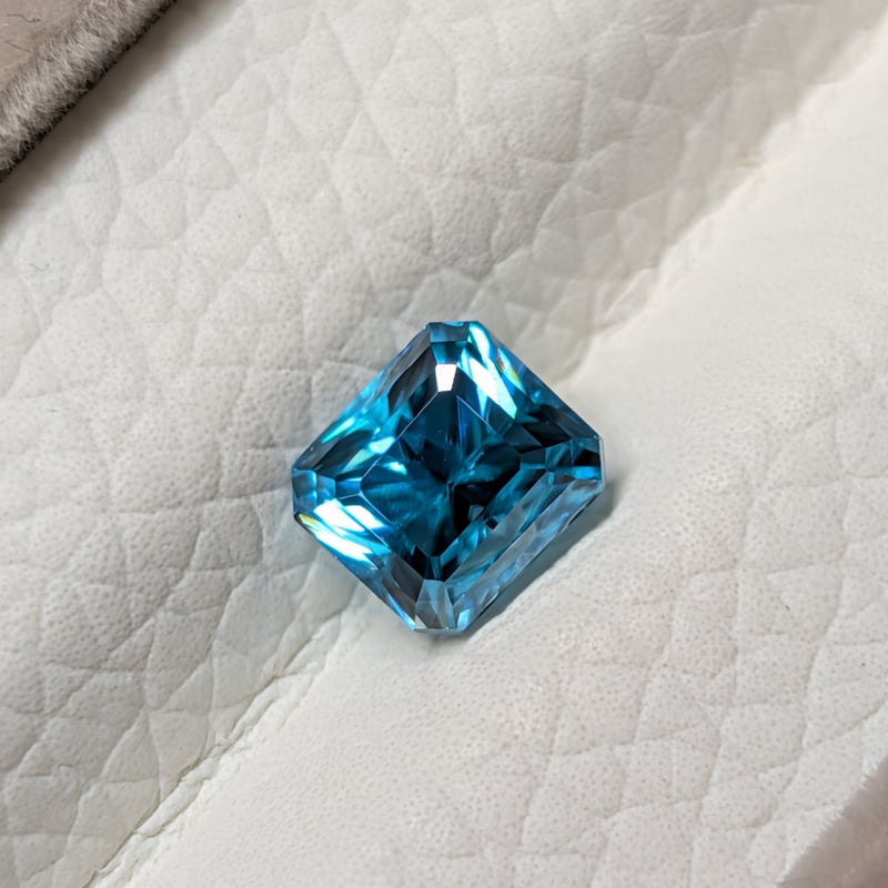 ブルー ジルコン 2.23ct 6.31×5.65mm オクタゴンカット ルース | 鈴木