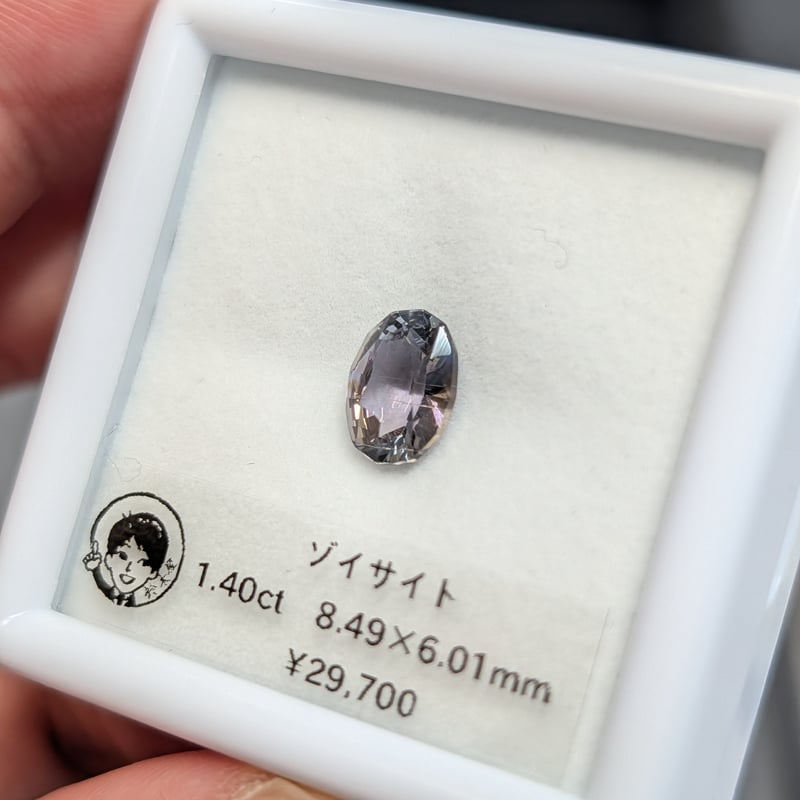 ゾイサイト 1.40ct 8.49×6.01mm オーバル カット ルース | 鈴木屋byJO
