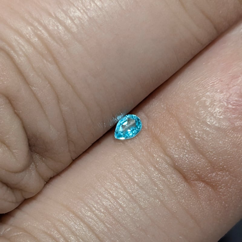 パライバトルマリン 0.06ct 2.97×2.19mm ペアシェイプ ルース