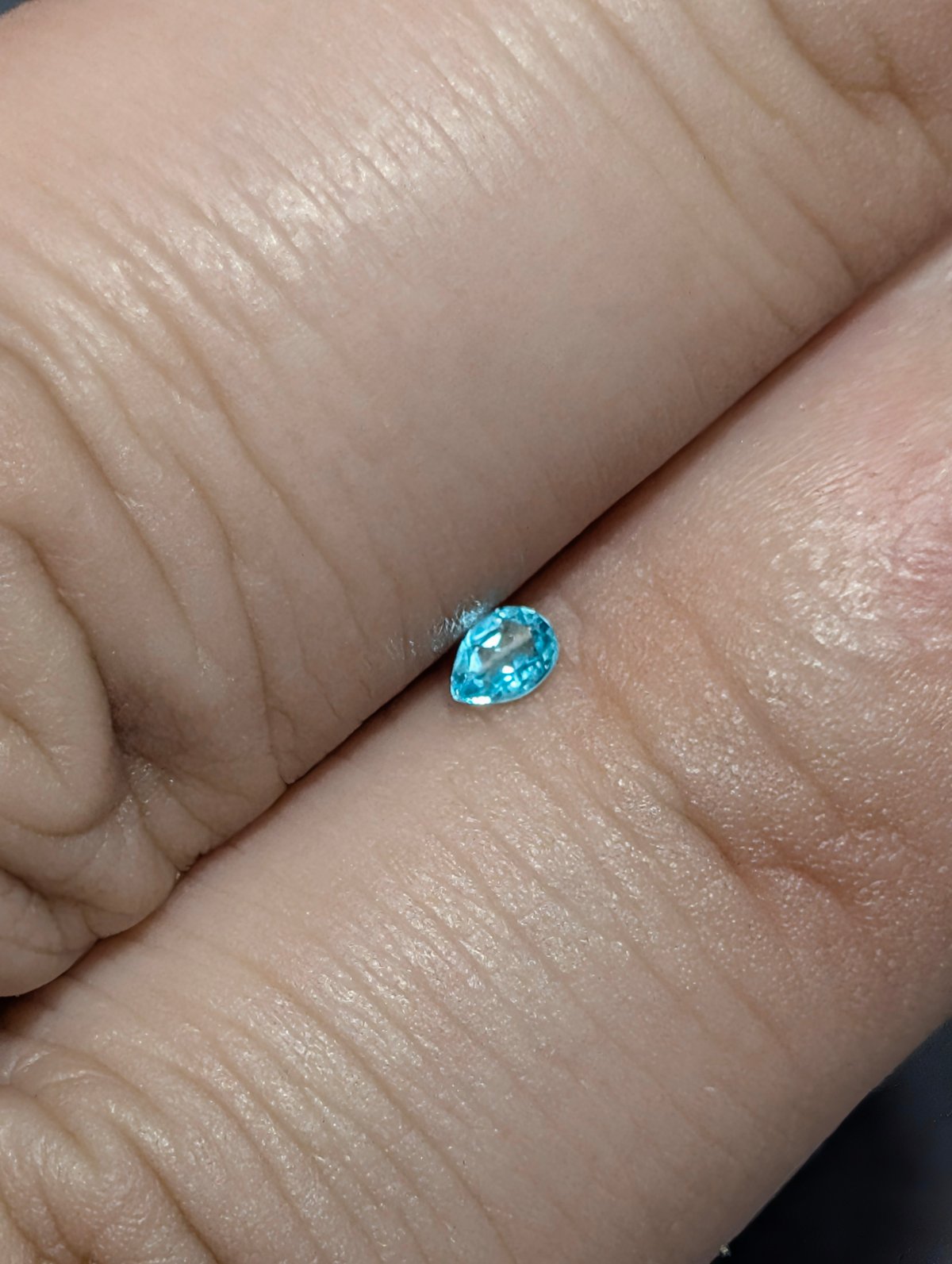 とても可愛いペアシェイプ!★ブラジルバターリャパライバトルマリン★オーダー受付中 パライバトルマリン 0.06ct 2.97×2.19mm ペアシェイプ ルース