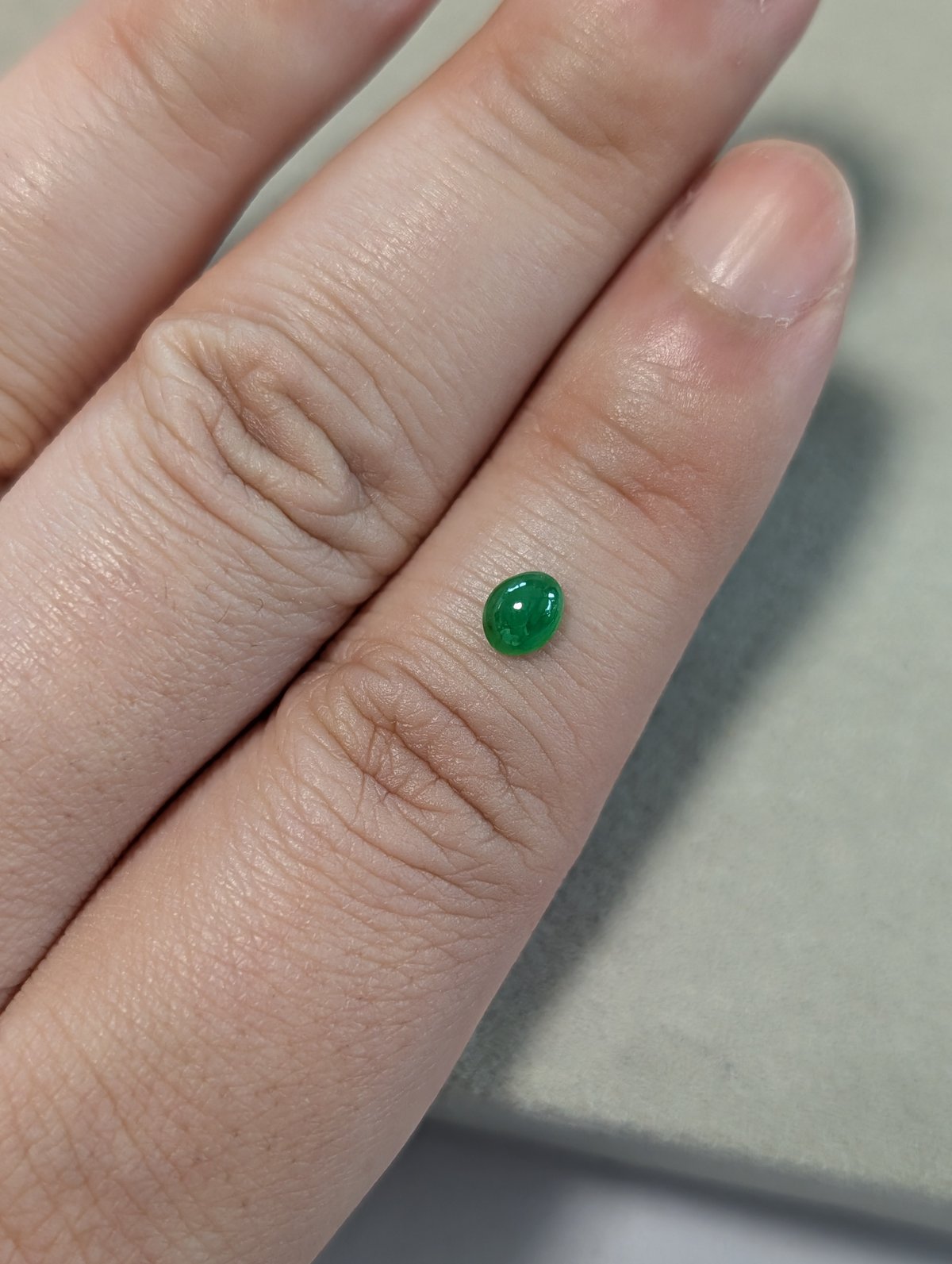 濃い色！】ミャンマー産 翡翠 0.470ct 5.18×4.25mm オーバル