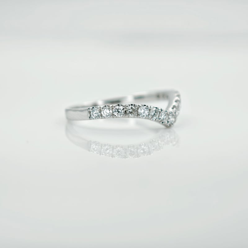 K18WGダイヤモンド 0.318ct V字ハーフエタニティリング 11.5号