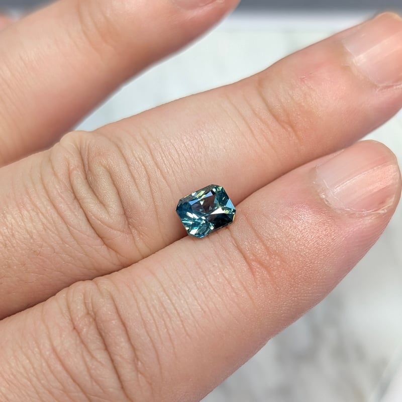 ティール サファイア 1.63ct 6.65×5.79mm シルキーグリーン オクタゴン
