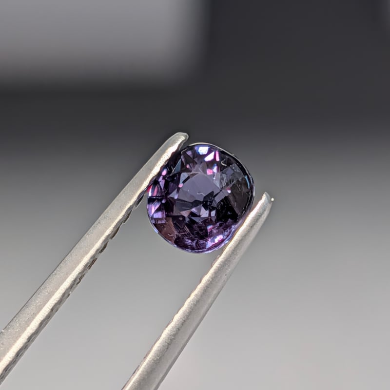 ベキリー ブルー カラーチェンジ ガーネット 0.78ct 5.00×4.60mm