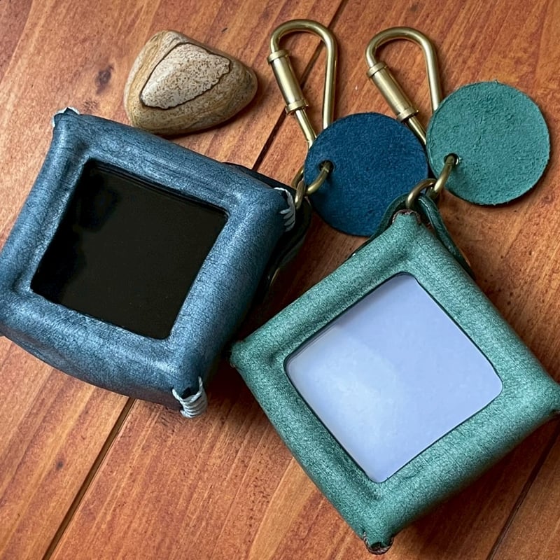 美品☆MCM☆ケース☆ブルー☆レザー☆本革☆ いぬモチコラボ】 レザー製 手縫い ルースケース ホルダー 本革