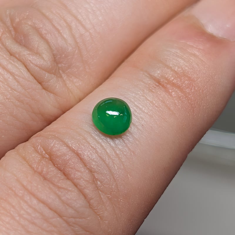 【専用】コン沢翡翠の珠　3珠　その2 ミャンマー産 翡翠 0.732ct 5.4mm カボションカット ルース ビルマ翡翠