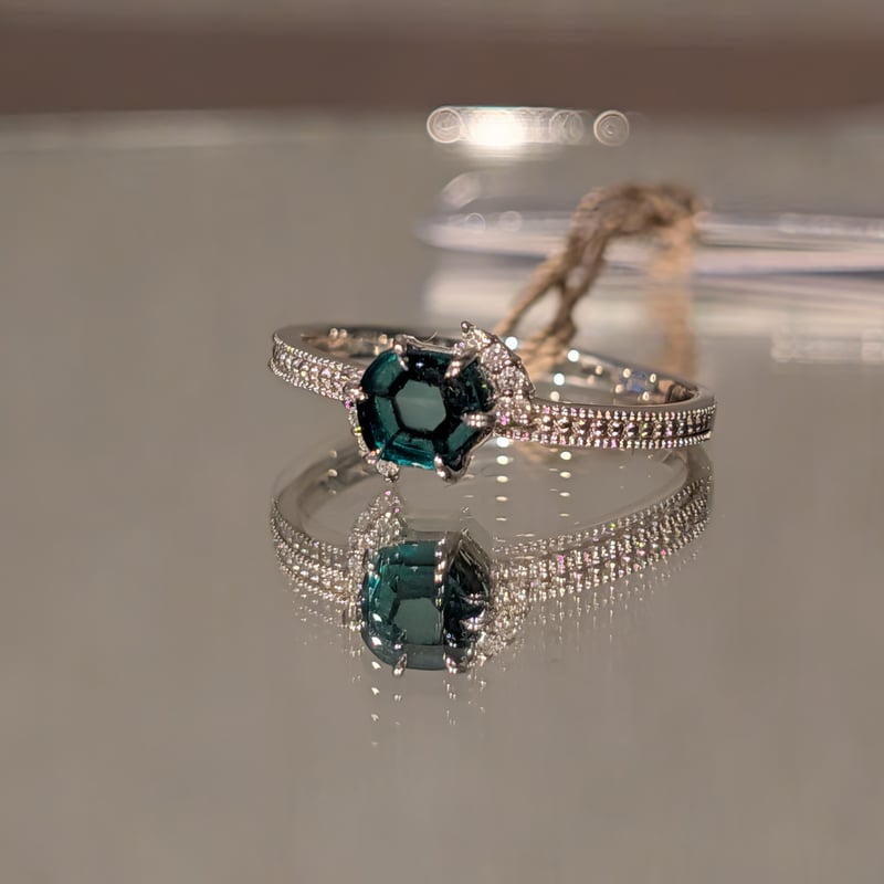 PT900トラピッチェエメラルド 0.593ct ダイヤモンド0.04ct リング