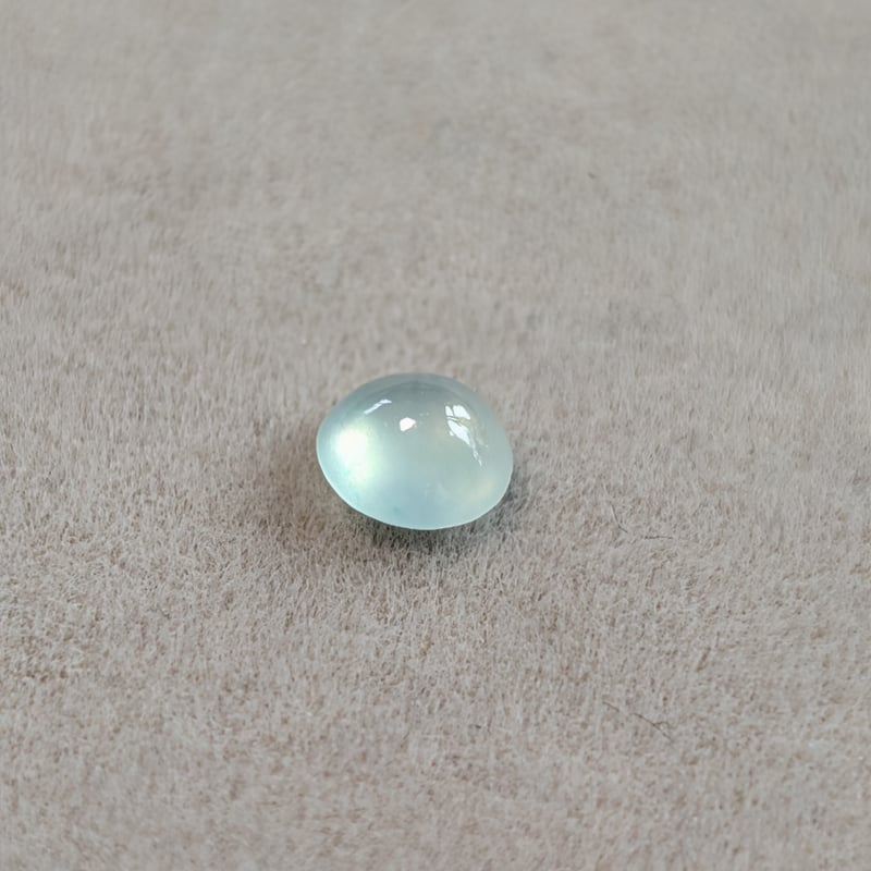 淡い緑の翡翠 0.427ct 4.58mm ラウンド カボション ルース ミャンマー