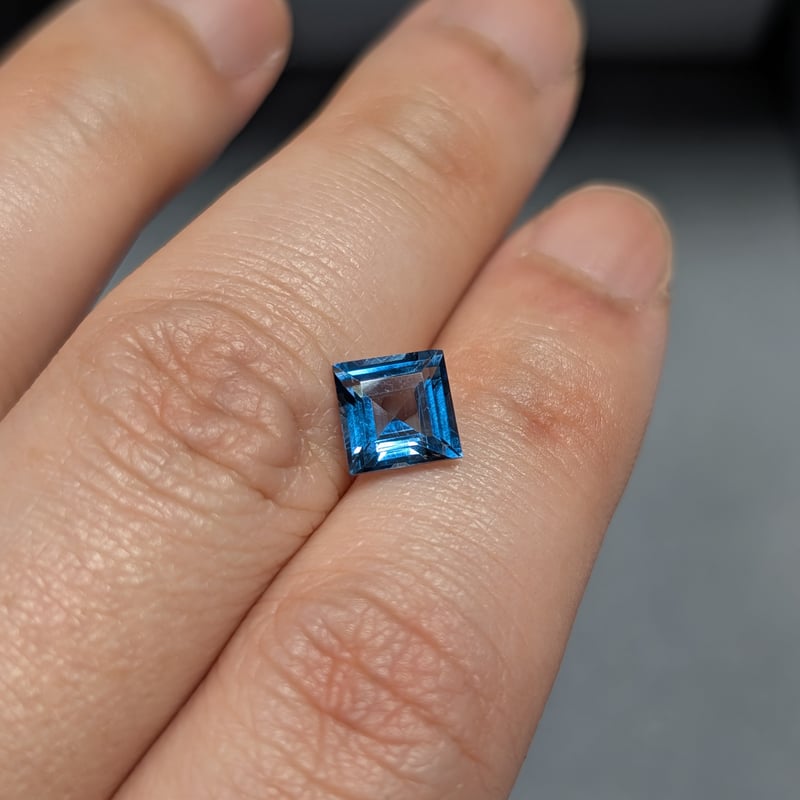 ロンドン ブルー トパーズ 7mm スクエアカット ルース | 鈴木屋byJOA STORE