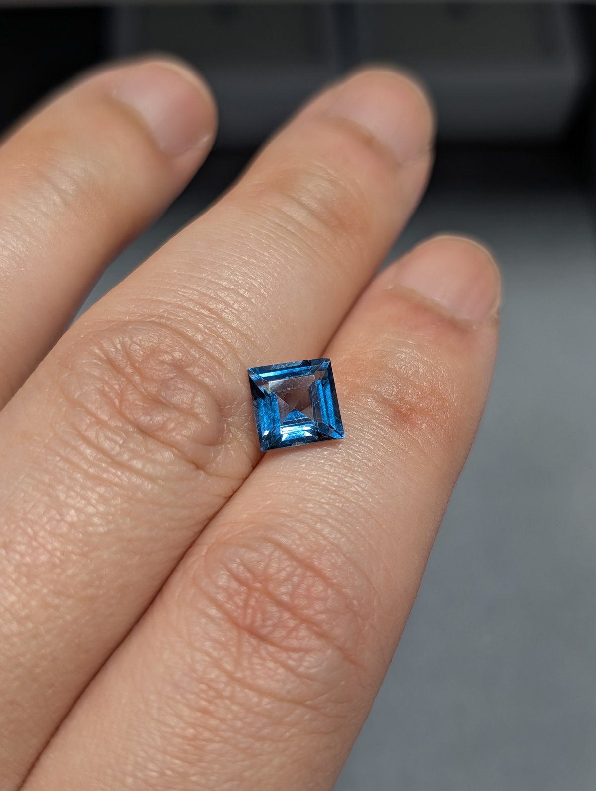 ロンドン ブルー トパーズ 7mm スクエアカット ルース | 鈴木屋byJOA STORE