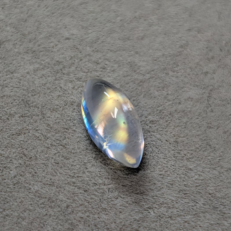 ラブラドライト 0.84ct 8.01×4.03mm マーキス カボション カット
