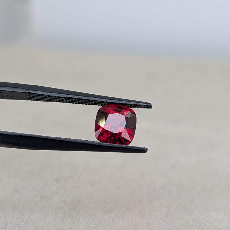 ビルマ産 レッドスピネル 1.42ct 6.31×6.15mm クッションカットルース