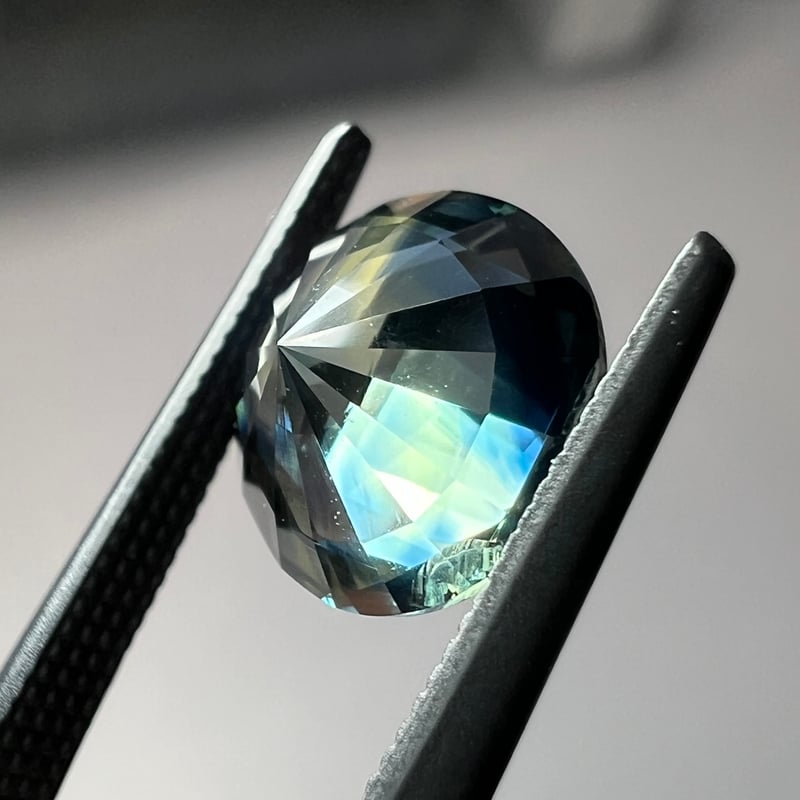 ティール サファイア （バイカラー） 2.60ct 8.31mm ラウンド カット