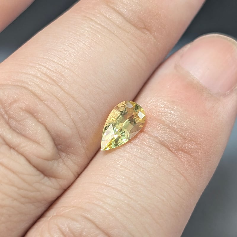 ジェイビー　JB フリーダム枠　スマパチ用　中古　無加工　イエロー イエロー ダンビュライト 1.03ct 9×5mm ペアシェイプ カット ルース