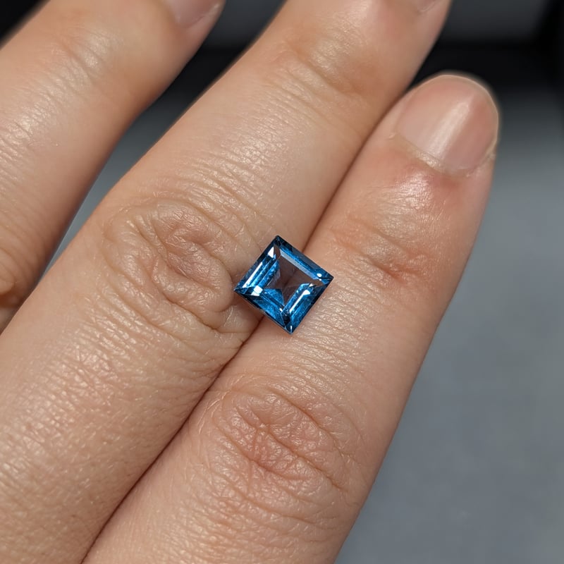 ロンドン ブルー トパーズ 7mm スクエアカット ルース | 鈴木屋byJOA STORE