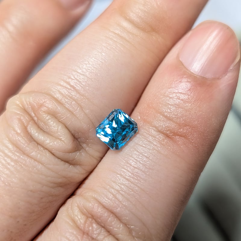 ブルー ジルコン 2.23ct 6.31×5.65mm オクタゴンカット ルース | 鈴木