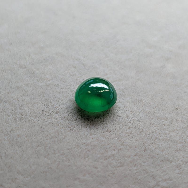 ミャンマー産 翡翠 0.732ct 5.4mm カボションカット ルース ビルマ翡翠