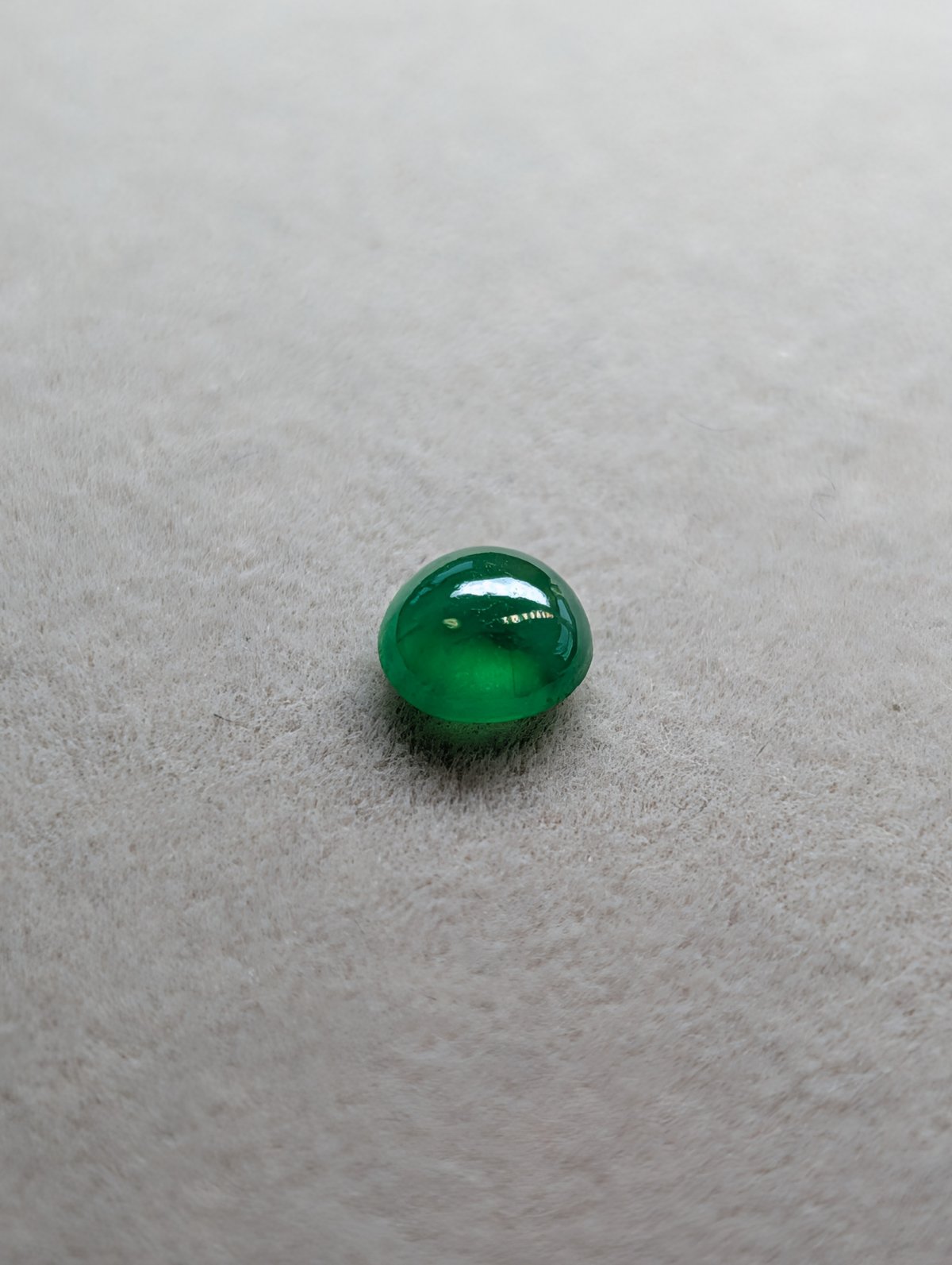 ミャンマー産 翡翠 0.732ct 5.4mm カボションカット ルース ビルマ翡翠