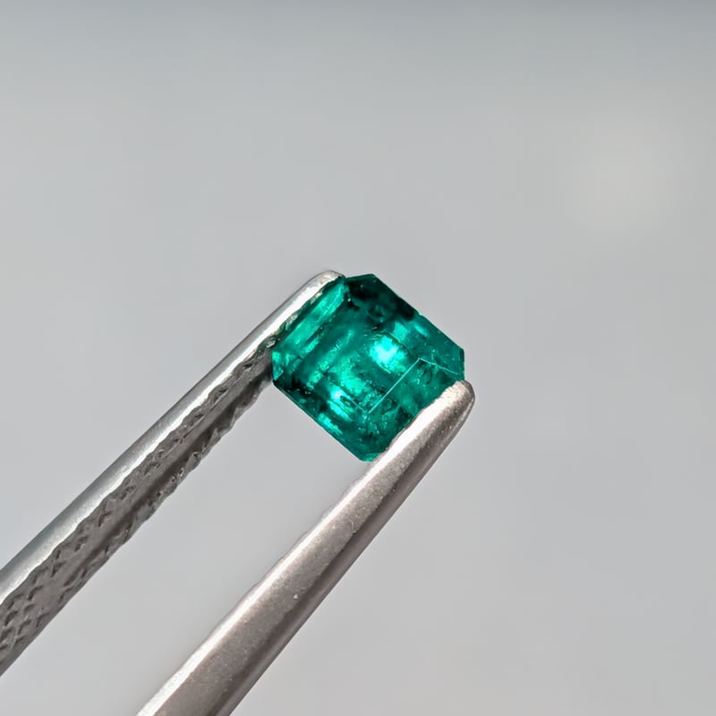 天然エメラルド　9.37ctルース エメラルド 0.39ct 4.59×3.78mm オクタゴンカットルース | 鈴木屋byJOA