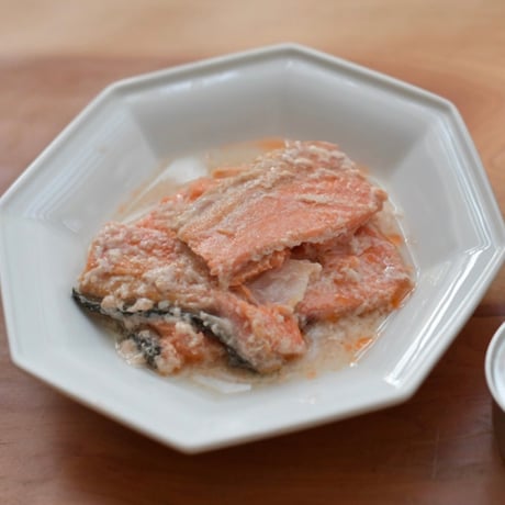 《日本のみのり》銀鮭中骨缶