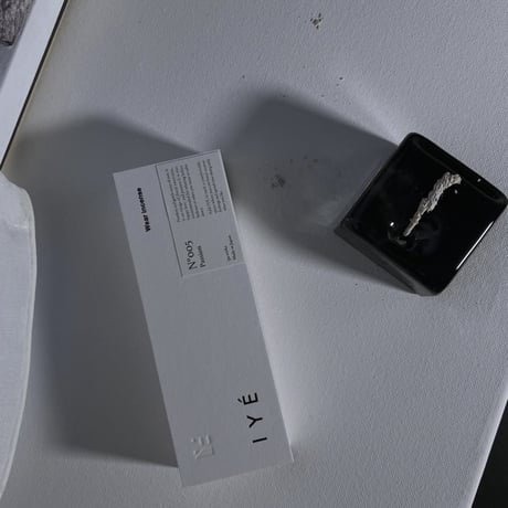 IYÉ reborn square "Black"
