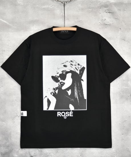 ROSÉ VINTAGE [TEE-BLACK] Bandana Girl