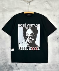 ROSÉ VINTAGE [TEE-BLACK] REBEL GRRRL