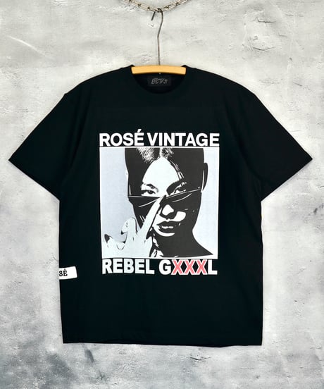ROSÉ VINTAGE [TEE-BLACK] REBEL GRRRL