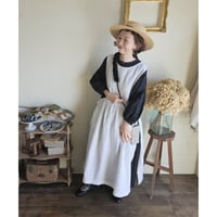 【SET販売】《送料無料》フレンチリネンのサイドリボン エプロンワンピース＆ハナビラフリルのスマホショルダーのセット販売