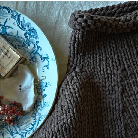 【即納】ダークブラウンの柔らかニットポンチョ　knit poncho 《darkbrown》