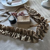 《即納》【kurumi brown】くるみブラウン ハナビラフリルのスマホショルダー Hanabira frill smart phone accessory