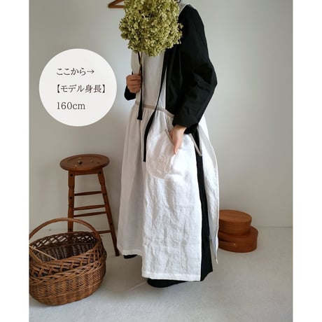 【Ecru White × kinari 】Piping Linen apron onepiece モノグラム刺繍エクリュホワイト×キナリ パイピングエプロンワンピース モノグラム刺繍ポケット